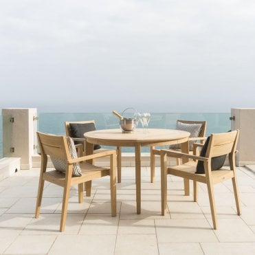 Roble 4 Seater Dining Set with Charcoal Stacking Arm Chairs